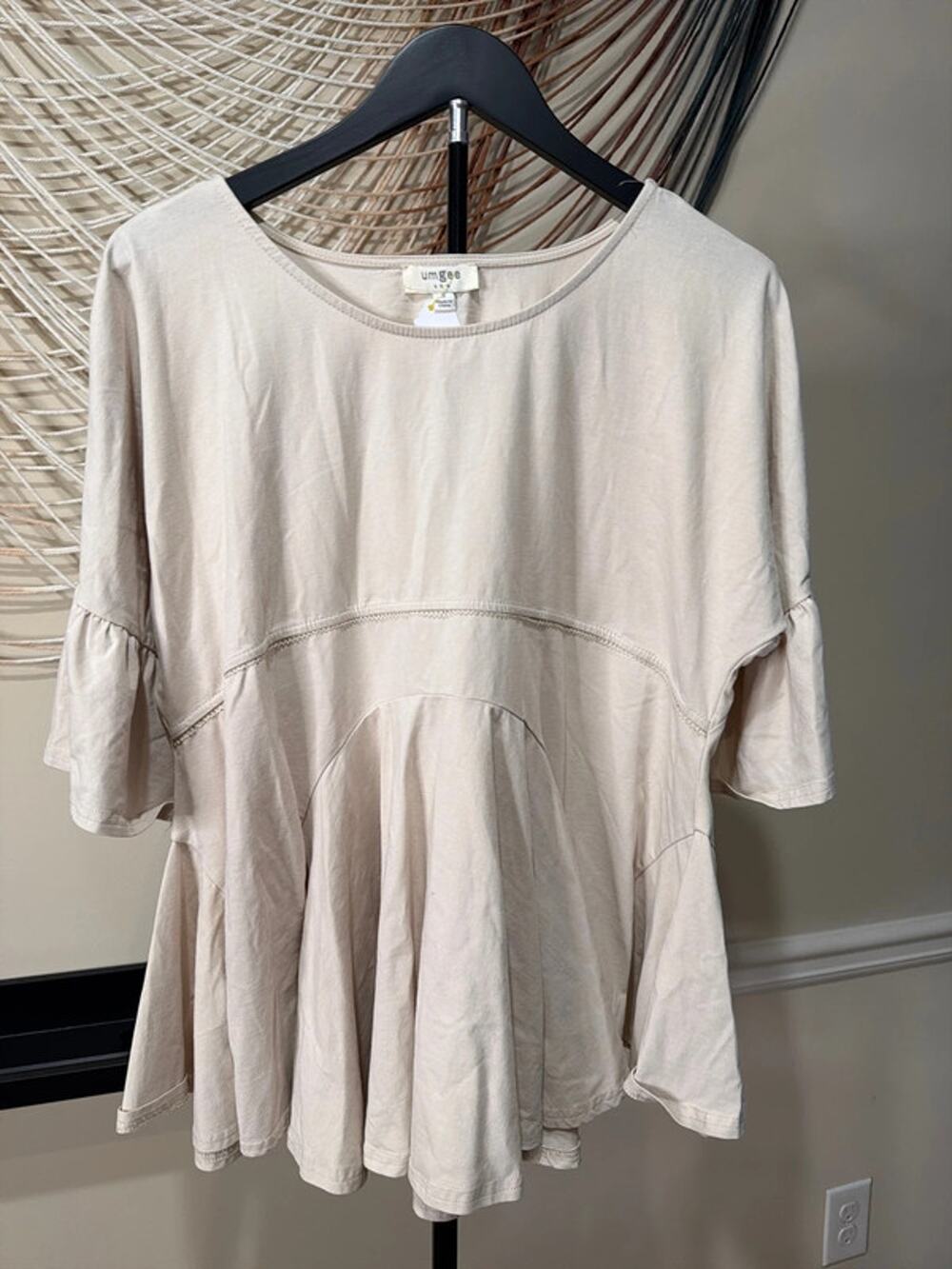 Umgee beige lace open back peplum style top S 2739